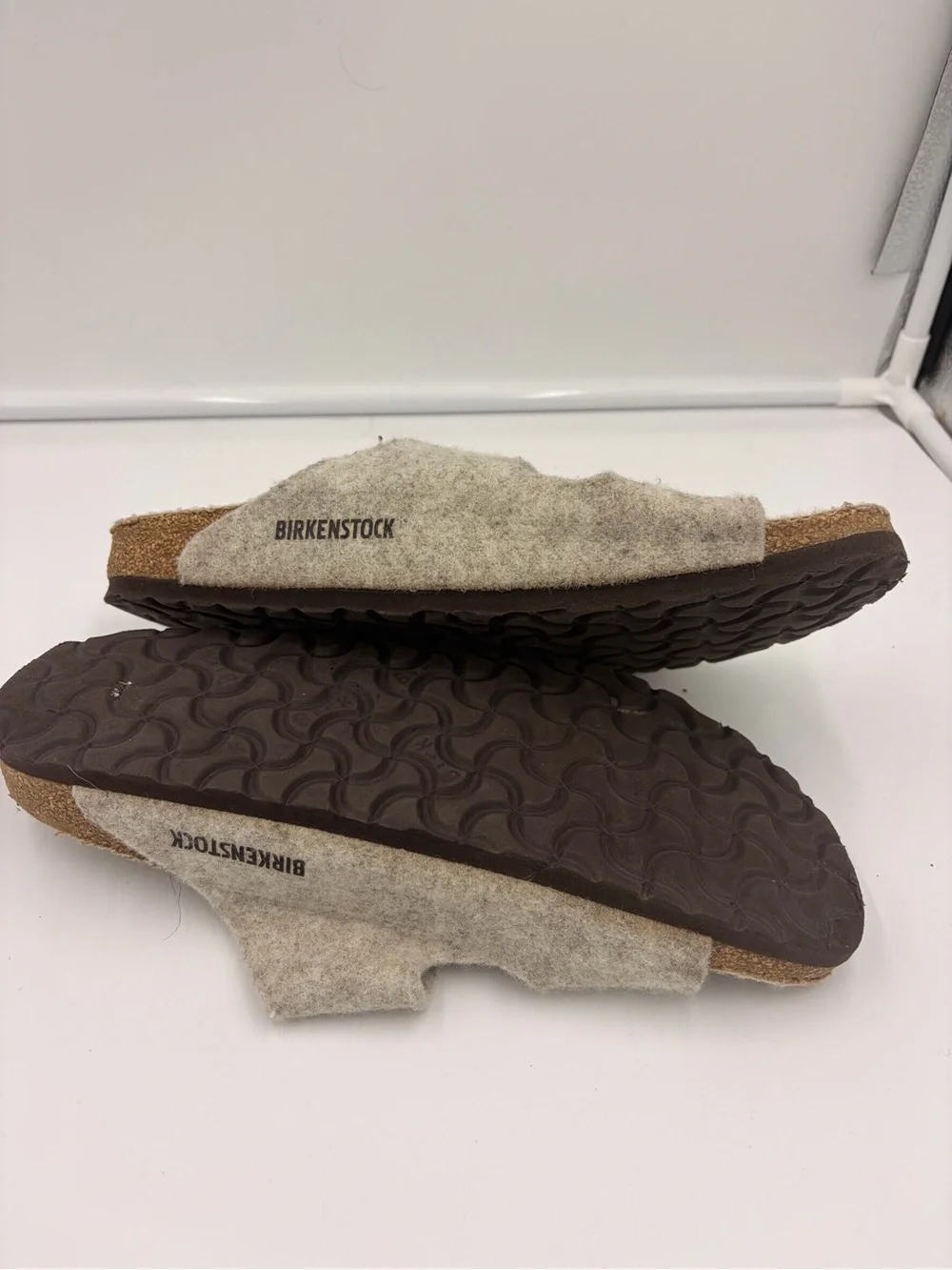 Birkenstock Sandals Women’s Size 40 Beige Wool Shearling Arizona Slides Comfort - Picture 7 of 8